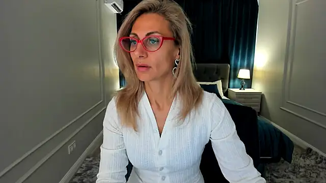 MuseOfStage online show from September 28, 2025, 10:55 am