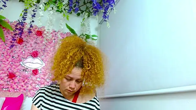 BLONDE SEXYHOT online show from October 9, 2025, 10:54 pm