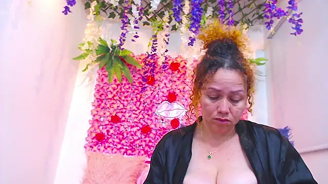 BLONDE SEXYHOT online show from November 25, 2025, 11:37 pm