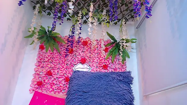 BLONDE SEXYHOT online show from April 23, 2026, 6:09 pm