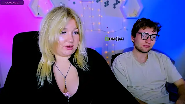 juli kisss online show from November 7, 2025, 1:32 am