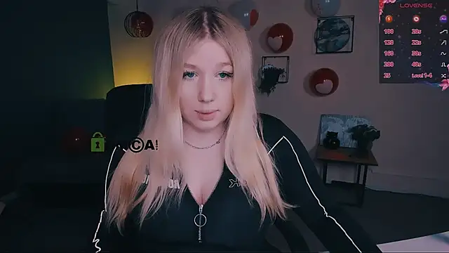 juli kisss online show from February 24, 2025, 9:32 am