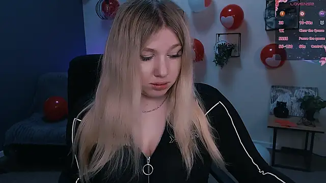 juli kisss online show from February 24, 2025, 12:37 pm