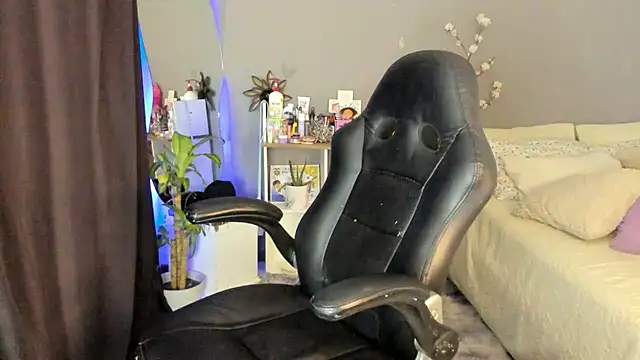 April Scarlett online show from February 9, 2025, 1:55 am