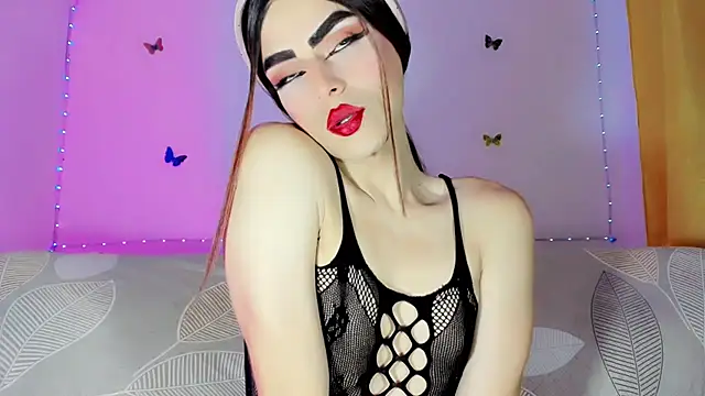 TatiGil online show from June 8, 2026, 7:14 pm