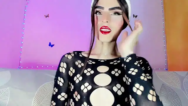 TatiGil online show from June 12, 2026, 8:28 pm