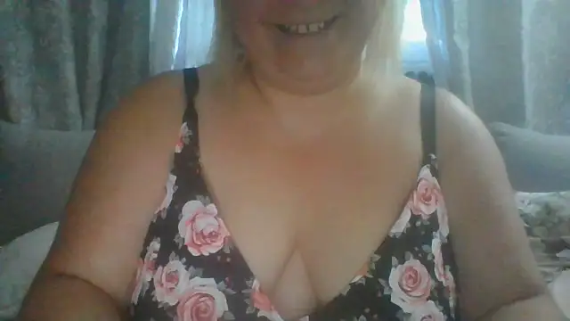 IvannaMystique online show from June 17, 2026, 5:34 pm