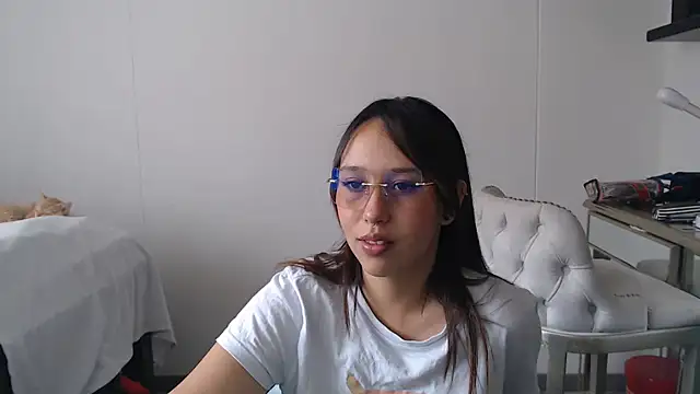 Skarlet Adams28 online show from February 10, 2025, 7:07 pm