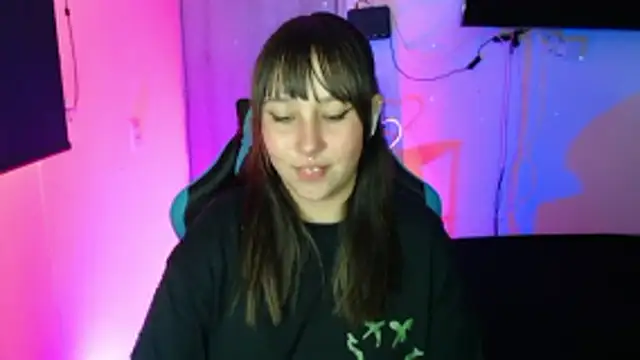 Skarlet Adams28 online show from April 7, 2026, 10:33 pm