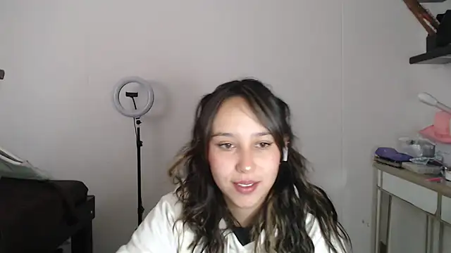 Skarlet Adams28 online show from March 20, 2025, 7:25 pm