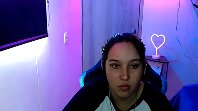 Skarlet Adams28 online show from April 28, 2026, 8:35 pm