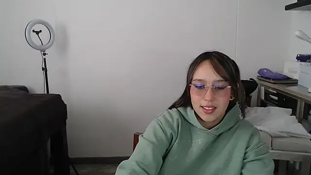 Skarlet Adams28 online show from March 10, 2025, 7:29 pm