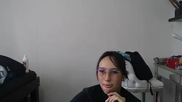 Skarlet Adams28 online show from February 7, 2025, 9:37 pm