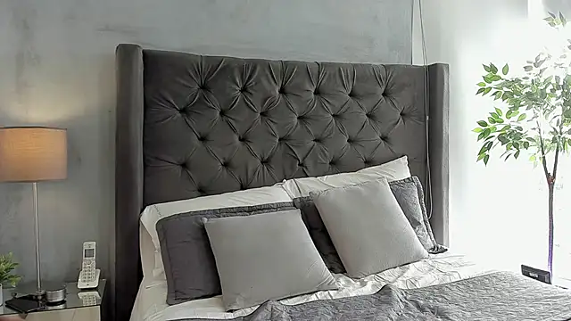 AntonellandJohan online show from February 2, 2025, 7:57 pm