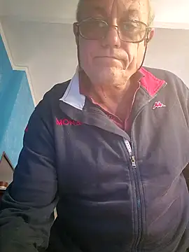 Snapshot of gianbragallini chatting on October 9, 2025, 12:49 pm gianbragallini online show from October 9, 2025, 12:49 pm