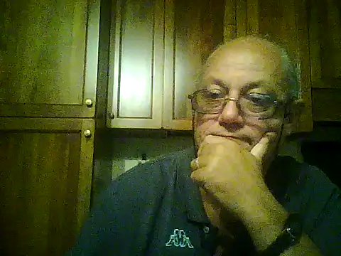 Snapshot of gianbragallini chatting on September 22, 2025, 9:43 pm gianbragallini online show from September 22, 2025, 9:43 pm