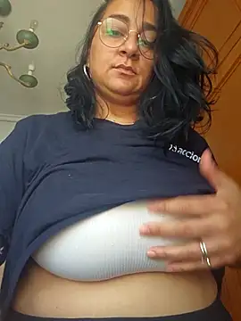 paulinaDiaz1 online show from May 11, 2026, 1:12 pm