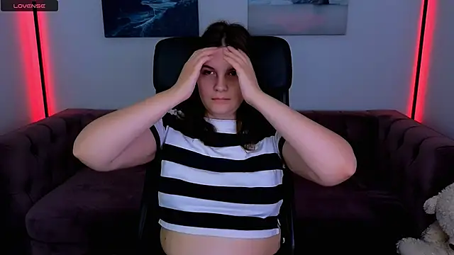 Ruyjin Choi online show from October 18, 2025, 10:50 am