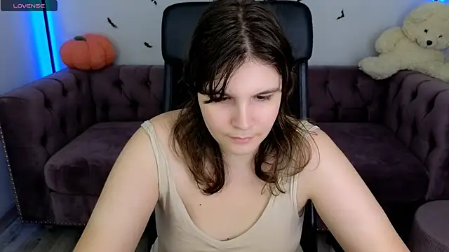 Ruyjin Choi online show from October 29, 2025, 3:33 pm