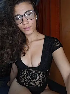 HelenHoltz online show from June 28, 2026, 2:29 am