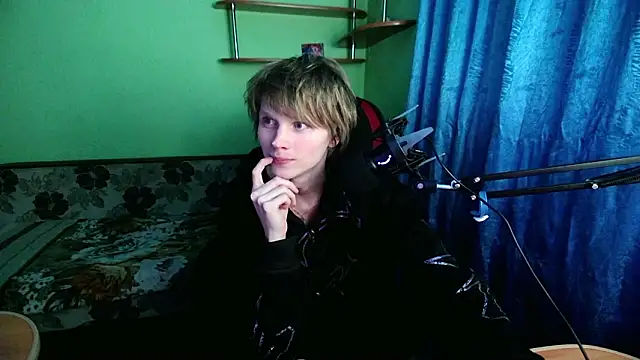 fameboyboo online show from February 3, 2026, 8:14 pm