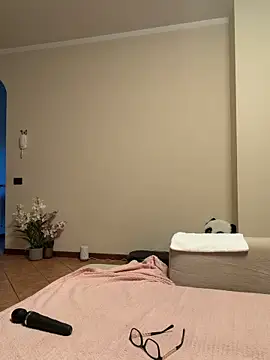 MichelleCara online show from November 28, 2025, 1:00 pm