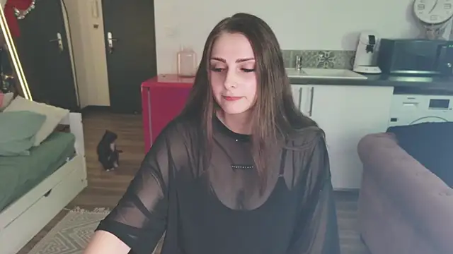 ce leste   online show from September 11, 2025, 5:02 pm