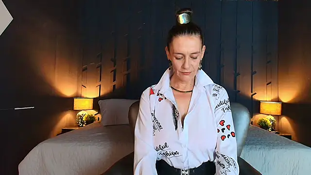 Snapshot of LeanaMature chatting on September 30, 2025, 11:27 am LeanaMature online show from September 30, 2025, 11:27 am