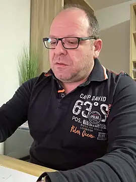 coupleLatinaLovers online show from February 19, 2025, 6:11 am