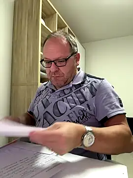 coupleLatinaLovers online show from November 12, 2025, 6:17 am