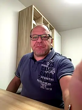 coupleLatinaLovers online show from September 9, 2025, 4:44 am