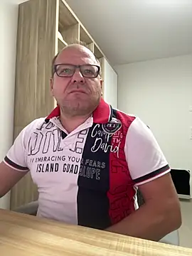 coupleLatinaLovers online show from November 17, 2025, 5:55 am