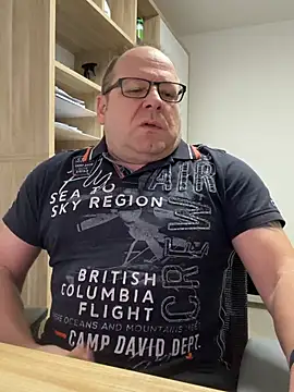 coupleLatinaLovers online show from February 19, 2026, 6:10 am