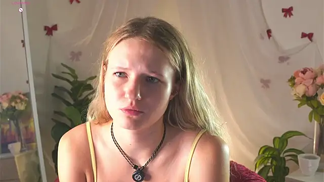 MaydaFoulk online show from June 28, 2026, 11:33 pm