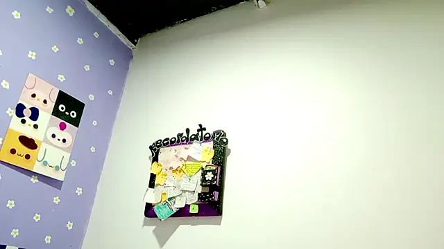 PetiteIvoryQueen19 online show from August 7, 2026, 4:18 am