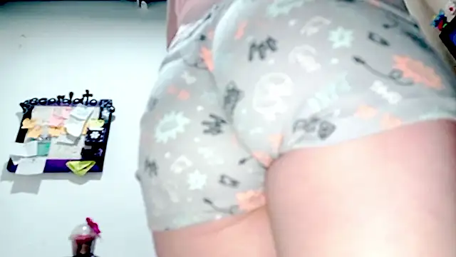 PetiteIvoryQueen19 online show from October 25, 2025, 11:49 pm