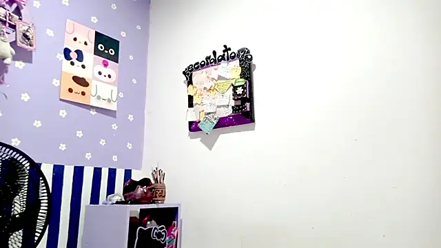 PetiteIvoryQueen19 online show from August 3, 2026, 9:37 am
