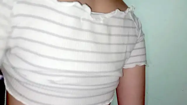 PetiteIvoryQueen19 online show from June 25, 2026, 5:12 am