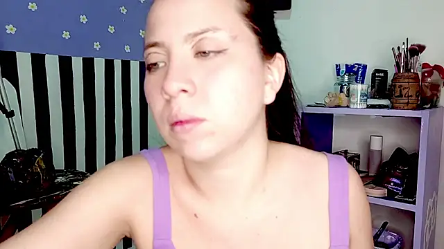 PetiteIvoryQueen19 online show from May 19, 2026, 4:08 am
