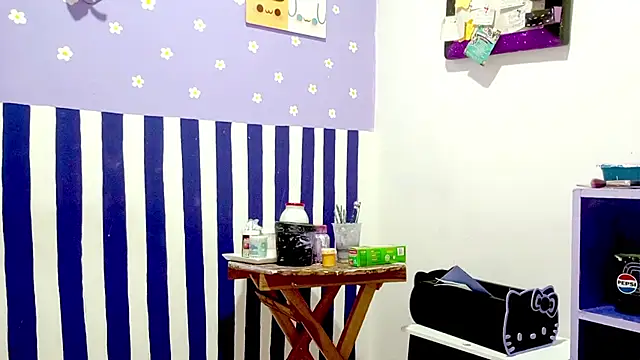 PetiteIvoryQueen19 online show from May 25, 2026, 4:12 am