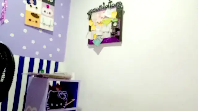 PetiteIvoryQueen19 online show from July 24, 2026, 3:35 am