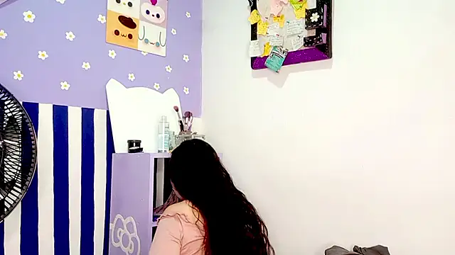 PetiteIvoryQueen19 online show from May 15, 2026, 6:11 am