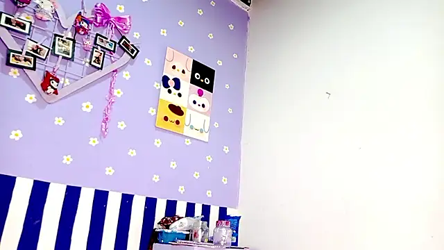 PetiteIvoryQueen19 online show from June 1, 2026, 12:22 am