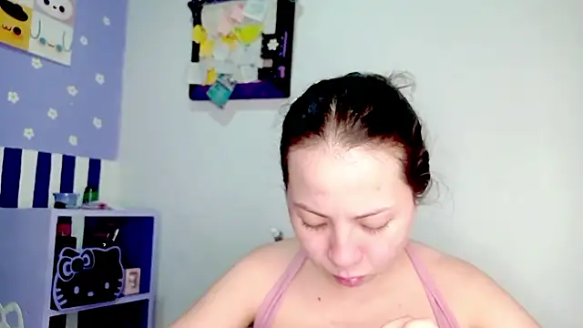 PetiteIvoryQueen19 online show from June 20, 2026, 3:44 am