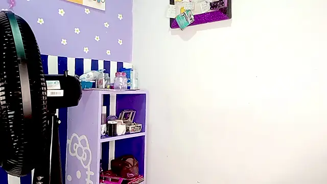 PetiteIvoryQueen19 online show from June 2, 2026, 5:51 am