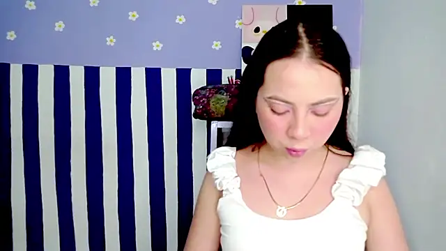 PetiteIvoryQueen19 online show from April 25, 2026, 4:26 am