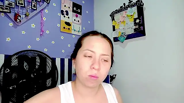PetiteIvoryQueen19 online show from June 7, 2026, 5:23 am
