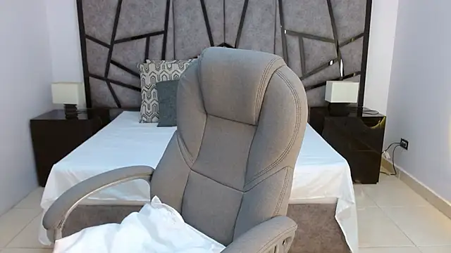 adhara cortez online show from April 21, 2026, 8:15 pm