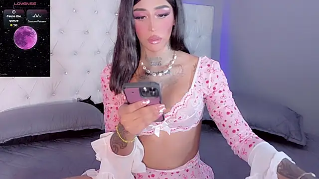 Snapshot of Shiirleysweet chatting on July 17, 2026, 10:40 pm Shiirleysweet online show from July 17, 2026, 10:40 pm
