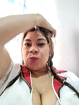 Laura-Hernandez online show from September 18, 2025, 3:26 pm